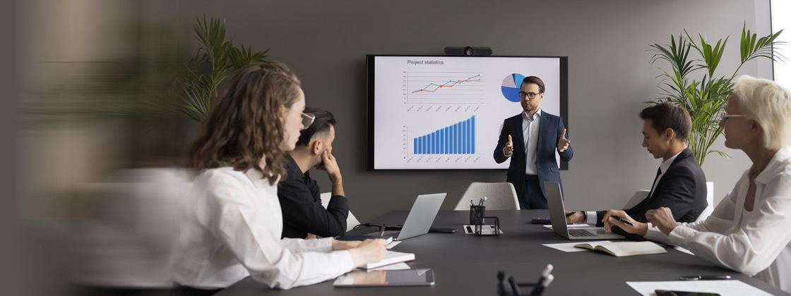 Calificaciones de Riesgo - Presentación de negocios - Ejecutivos en reunión